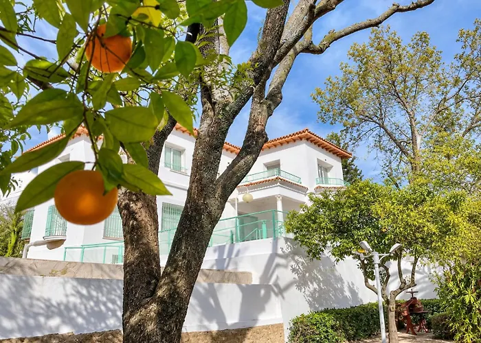Los Almendros - Free Parking